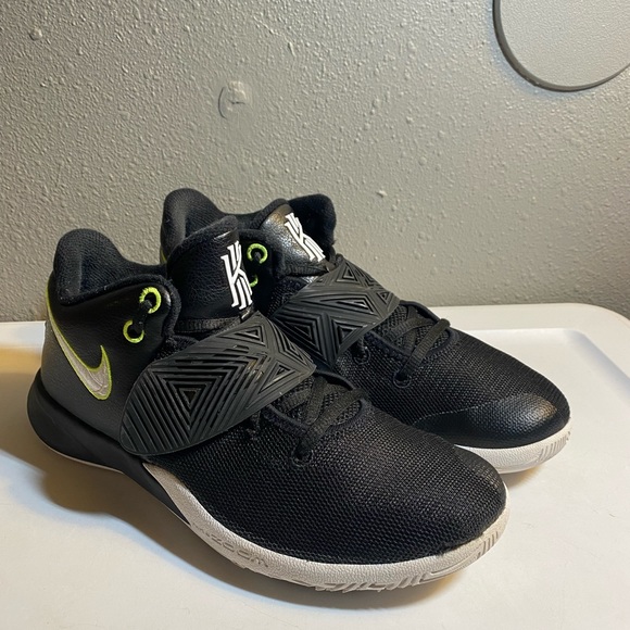 kyrie irving flytrap 3 black